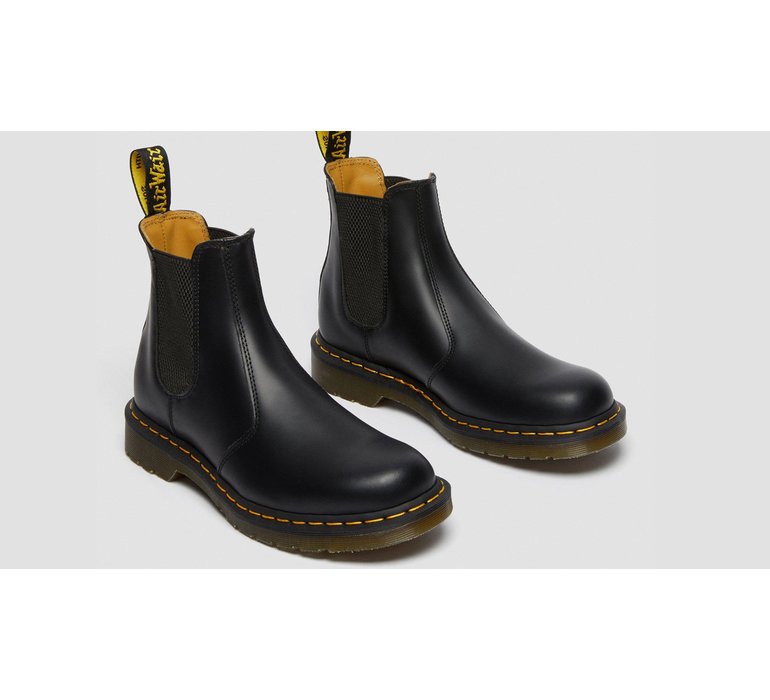 Dr. Martens 2976 Smooth Leather Chelsea Boot